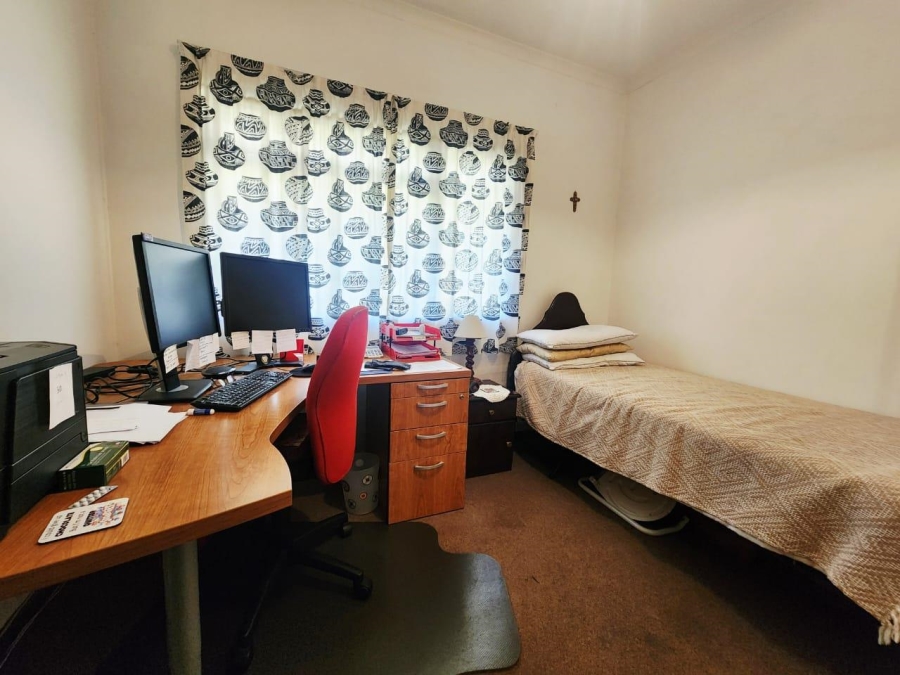 To Let 3 Bedroom Property for Rent in Bothasig Western Cape